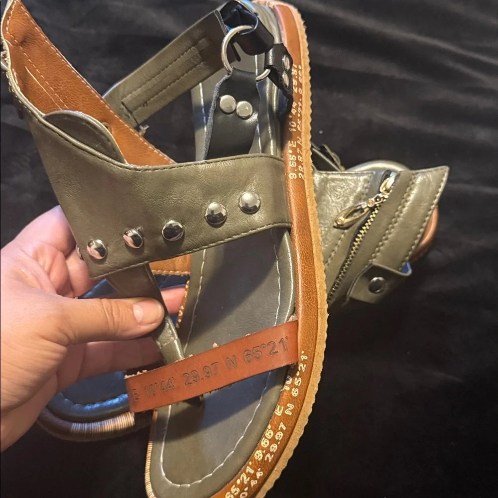 Sandals - Picture 3 of 7